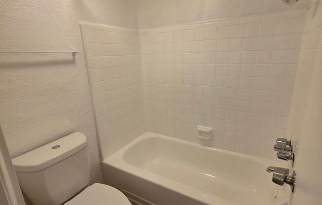 1 bed, 1 bath, 575 sqft, $949, Unit 43
