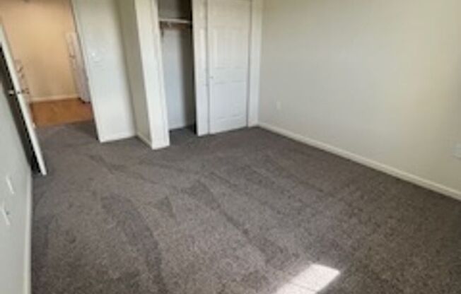 3 beds, 2 baths, 1,360 sqft, $1,489, Unit 34