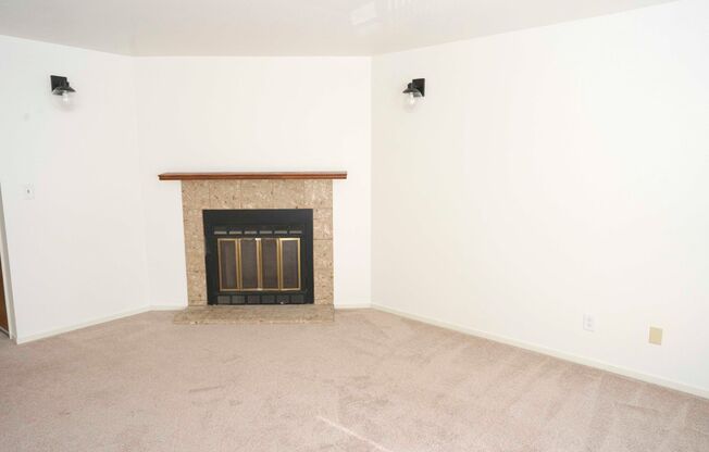 Mid-floor Flat in a duplex located in the Inner Richmond / Laurel Heights.