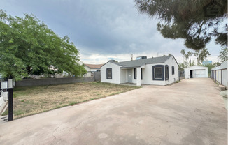 2Bed/1Bath House at AZ-202/24th St! Ready for Immediate Move-In! -- NO HOA! RV PARKING!