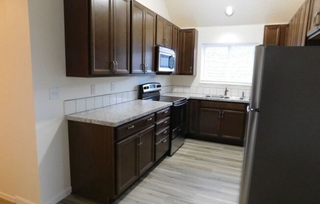 3 beds, 2 baths, 1,560 sqft, $1,995, Unit 5255