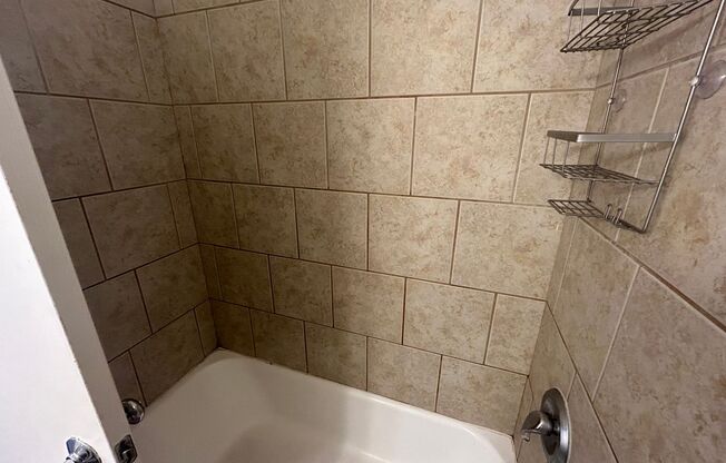 1 bed, 1 bath, $850, Unit 107