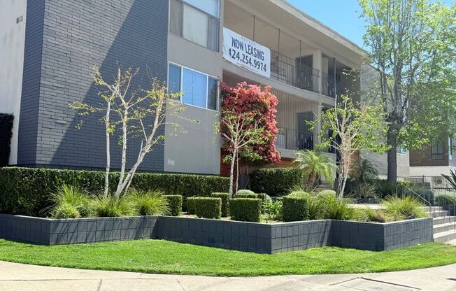Beautiful 1 bedroom 1 bath!!! Must see! Move In Special $1,597 for the first 4 months!!!! $1,697 thereafter.