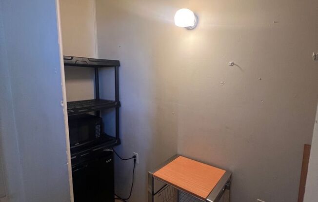 Studio, 1 bath, $495, Unit B2