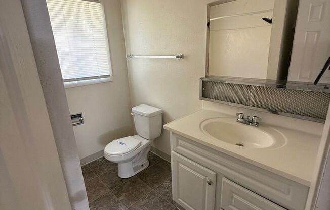 2 beds, 1 bath, $1,050, Unit 2114