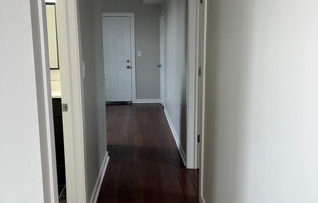 3 beds, 1 bath, $1,695, Unit 2R