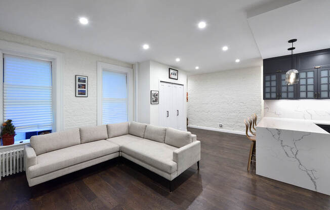 124 THOMPSON ST
