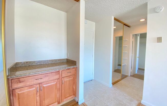 Pacific Beach Condo! 2 BEDROOM 2 BATH with DUAL MASTER SUITES AND 2 ASSIGNED PARKING SPACES!