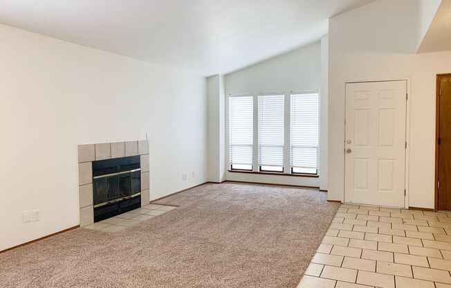 Charming 3 Bedroom 2 Bath Home in the Pocket Area
