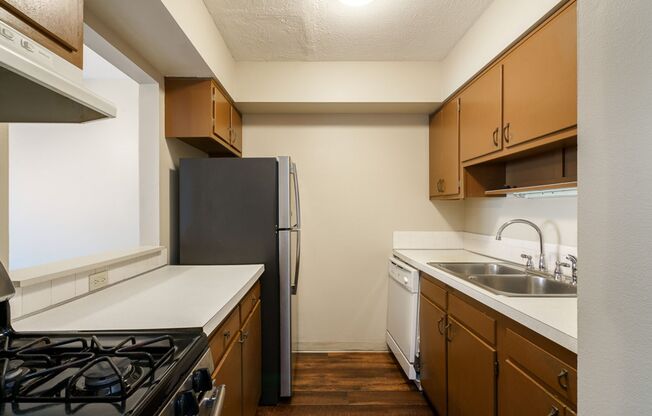 2 beds, 1.5 baths, $1,400, Unit 411 E Buttles Ave Apt. J
