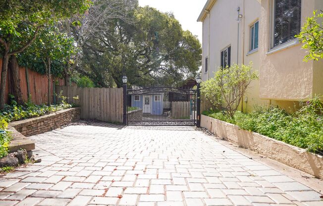 Beautiful Home Available In North Berkeley!