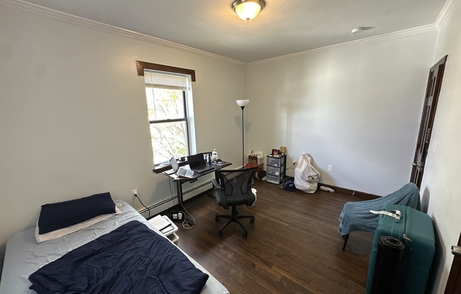 4 beds, 1.5 baths, 1,300 sqft, $3,900, Unit 10