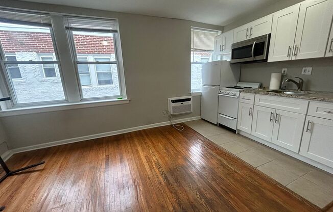 Studio, 1 bath, 280 sqft, $990, Unit B33