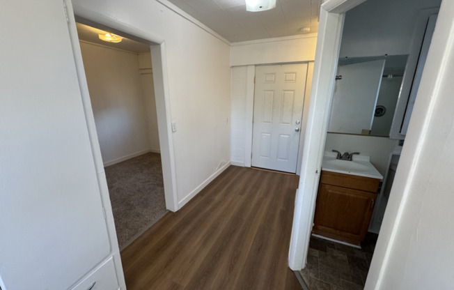 1033 W COLUMBIA AVE