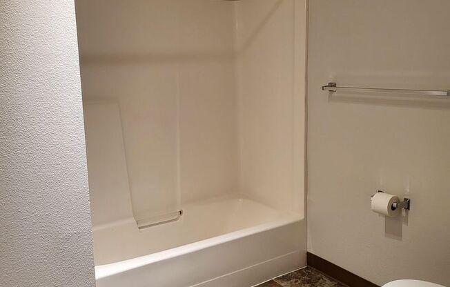 3 beds, 2 baths, 1,050 sqft, $1,795, Unit 5065-104