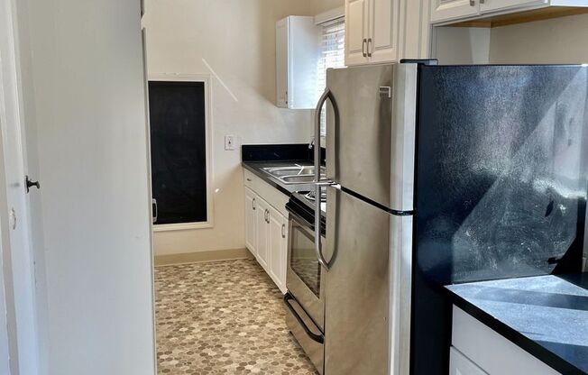 Large Private 1 Bed/ 1 Bath-Bankers Hill