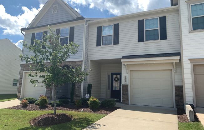 Garner Townhouse, Conveniently Located Near Highways with Community Amenities!