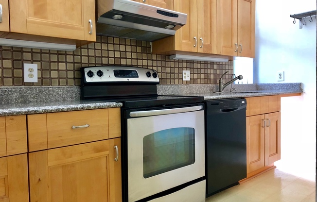 Cozy Three-Bedroom Condo - Coldspring New Town