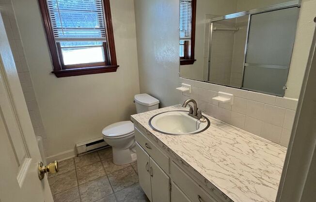 2 beds, 1 bath, 903 sqft, $1,140, Unit M-10