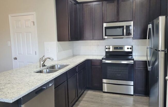 3 beds, 2 baths, $1,425, Unit 3440 Scott Circle