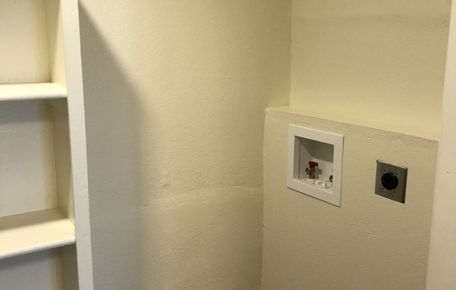 2 beds, 1 bath, 950 sqft, $1,225, Unit 208