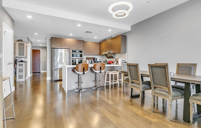 2 beds, 2 baths, 1,422 sqft, $5,300, Unit 612