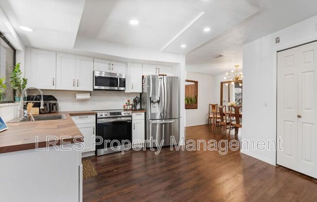 1205 ANGELINE AVE