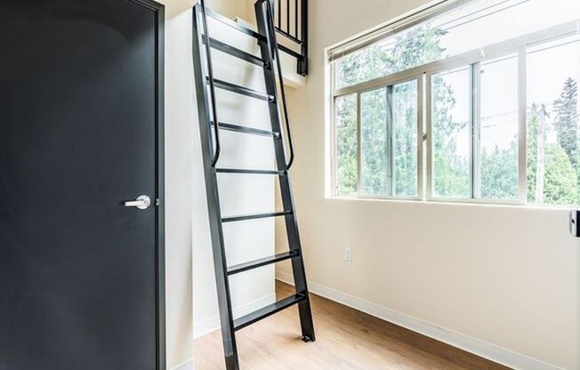 Studio, 1 bath, 220 sqft, $1,200, Unit A31