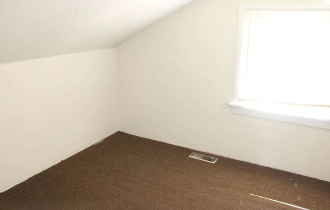 $2,000 gift card & $1000 of the security deposit with signed lease!!
