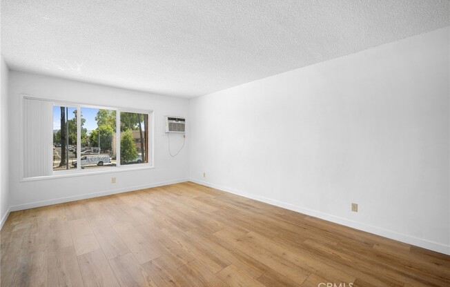 2 beds, 1 bath, 800 sqft, $1,900, Unit 7
