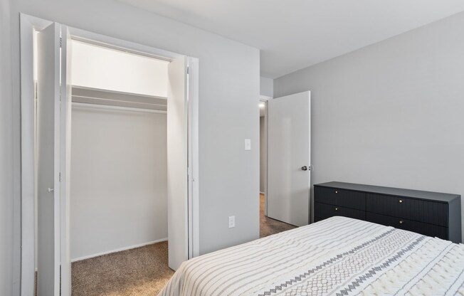 a large closet with a hanging bar and shelf in a bedroom at Mountainside Apartments