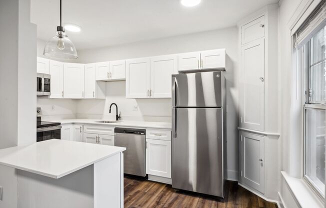 Studio, 1 bath, 425 sqft, $1,750