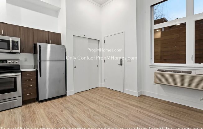 Updated Studio in the Heart of SE Portland!