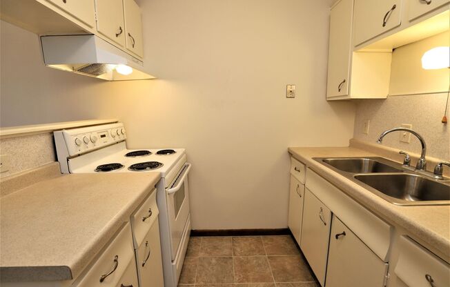 1 bed, 1 bath, 700 sqft, $1,015, Unit 26