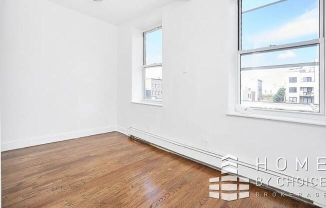 801 MANHATTAN AVE