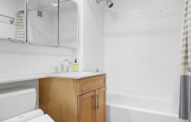 2 beds, 2 baths, $5,695, Unit 5A