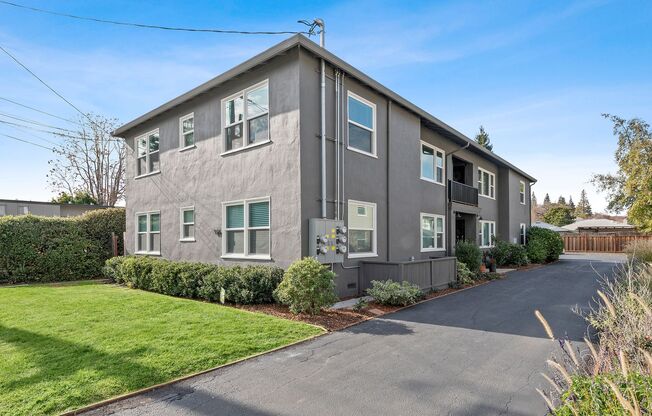 934 OAK LN