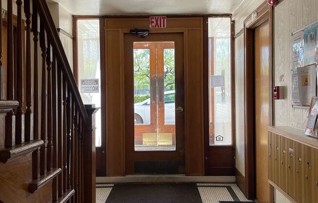 Studio, 1 bath, 350 sqft, $995, Unit 306