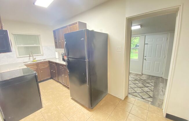 2 beds, 1 bath, $1,400