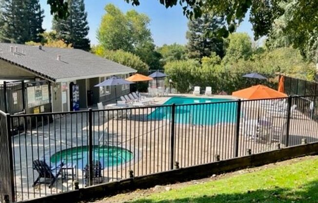 1 bed, 1 bath, 700 sqft, $1,575, Unit 14