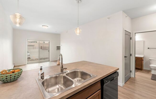 Studio, 1 bath, 611 sqft, $1,105, Unit 202