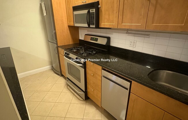 160 Saint Botolph St Apt 4S