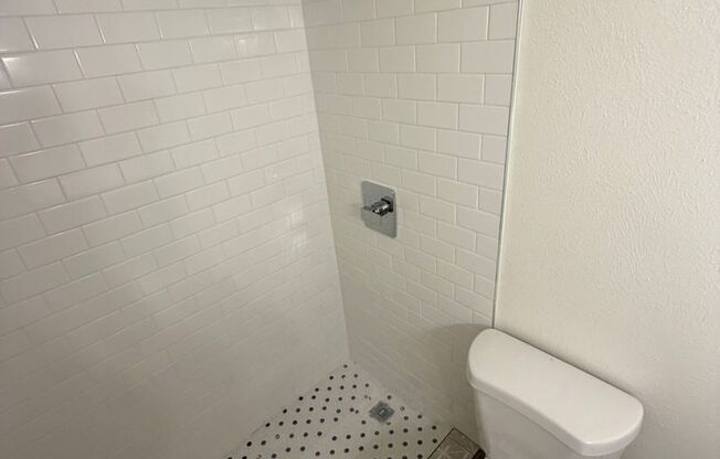 1 bed, 1 bath, 800 sqft, $1,195, Unit 3650 S Lincoln 12