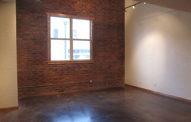 3 beds, 2 baths, 1,300 sqft, $1,620, Unit AW 121