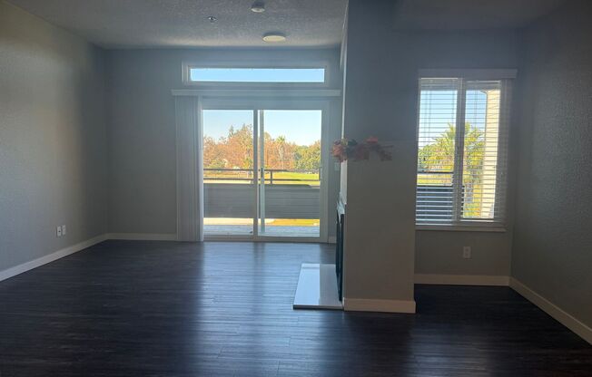 2 beds, 1 bath, 821 sqft, $2,785, Unit F037