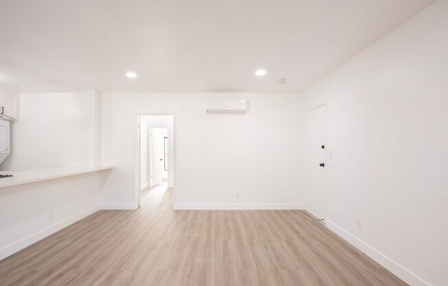 1235 N OGDEN DR