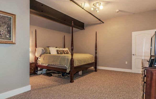 2 beds, 1 bath, 1,400 sqft, $2,250, Unit Jane 102