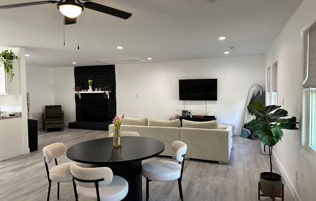 3 Bedroom, 2 Bath off Cliffdale Rd!