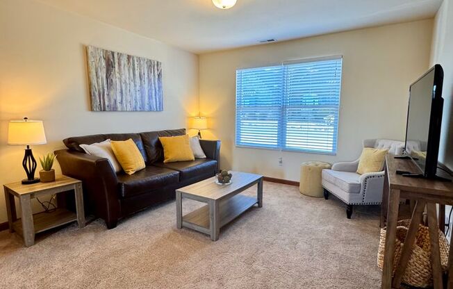 1 bed, 1 bath, 747 sqft, $2,270, Unit 37RMA2