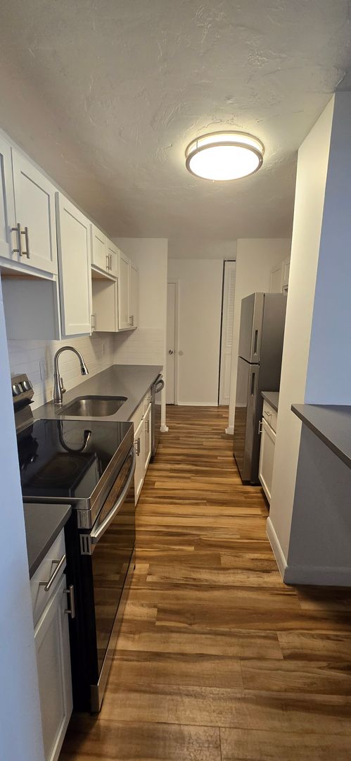 2 beds, 1.5 baths, 1,145 sqft, $1,300, Unit 55-9B6